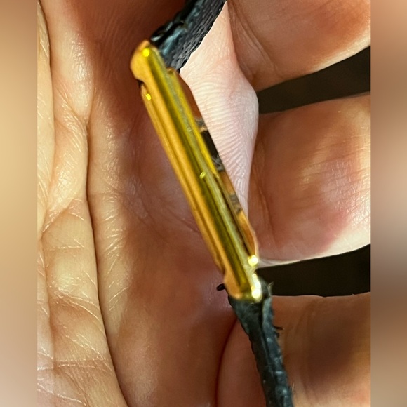 Gucci 4200L black Dial gold plated Ladies Watch - Picture 9 of 14